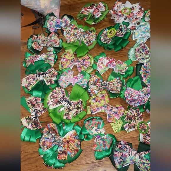 Colorful Assorted Hair Bows - Picture 2 of 10